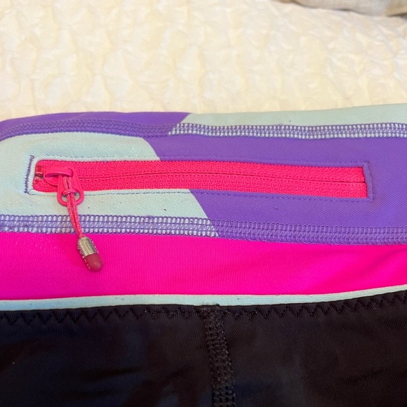 Lululemon Crop Leggings - Size 8 - Picture 5 of 9